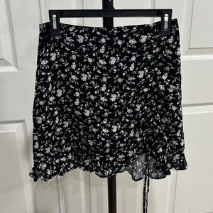 Forever 21 Black and White Floral Mini Skirt